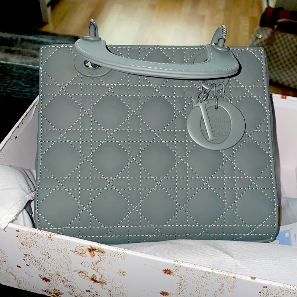 Adorable bag… just need a bigger size